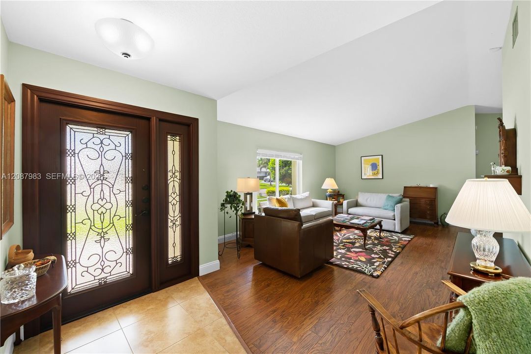 For Sale: $749,900 (3 beds, 2 baths, 1744 Square Feet)