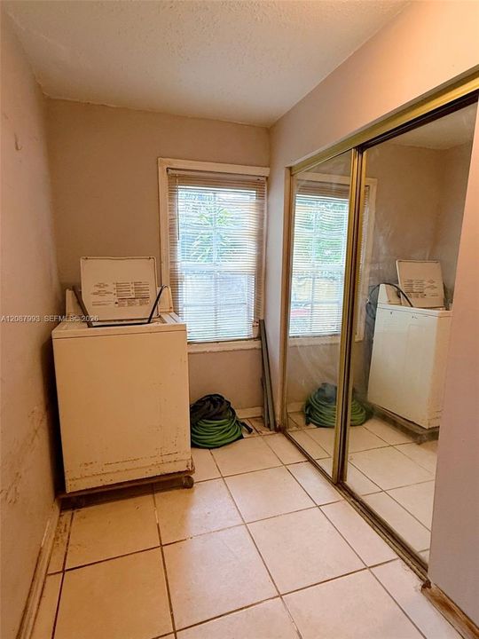 En Venta: $375,000 (2 camas, 1 baños, 912 Pies cuadrados)