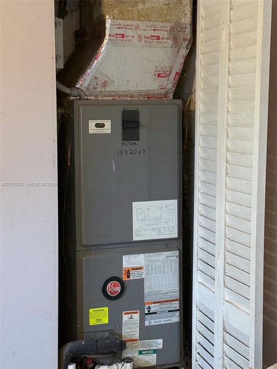 En Venta: $375,000 (2 camas, 1 baños, 912 Pies cuadrados)