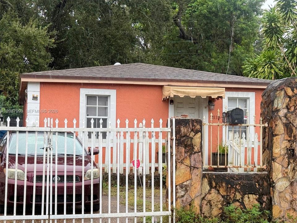En Venta: $375,000 (2 camas, 1 baños, 912 Pies cuadrados)