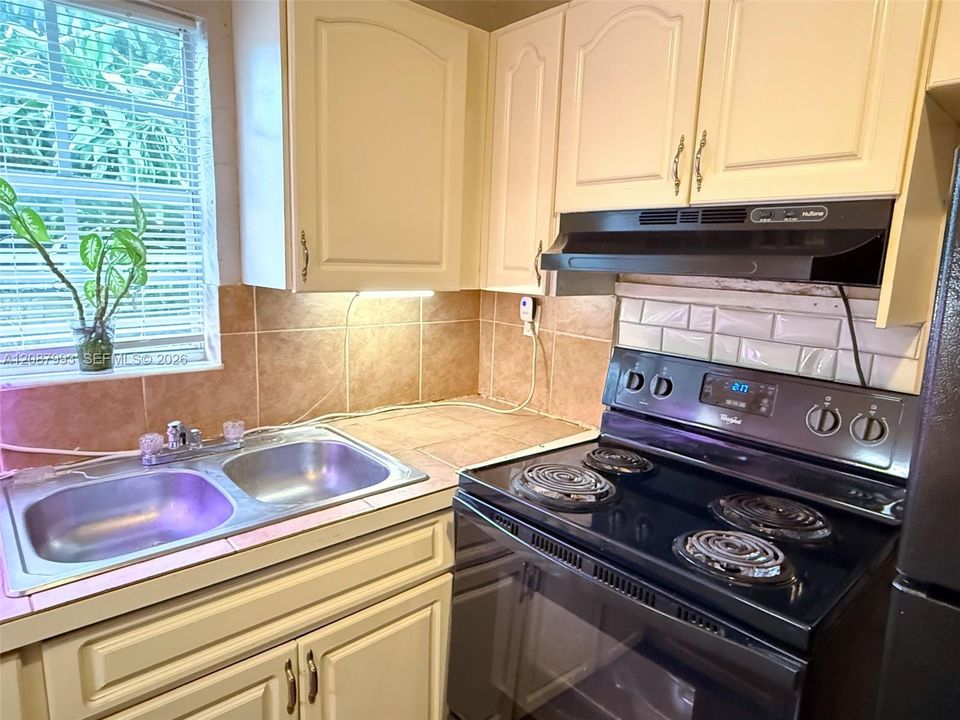 En Venta: $375,000 (2 camas, 1 baños, 912 Pies cuadrados)