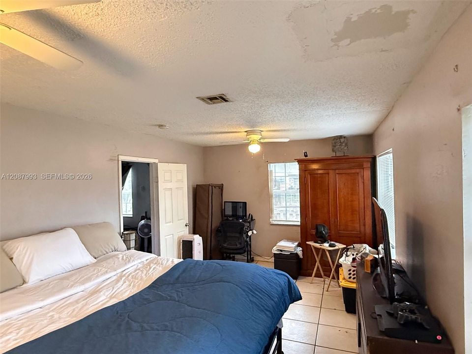 En Venta: $375,000 (2 camas, 1 baños, 912 Pies cuadrados)