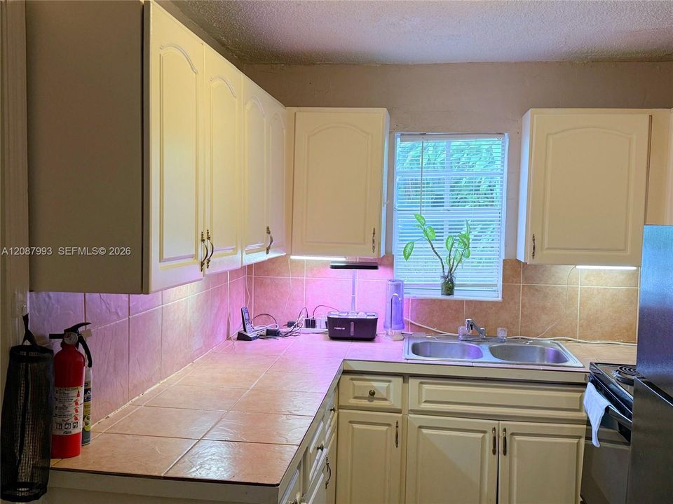 En Venta: $375,000 (2 camas, 1 baños, 912 Pies cuadrados)