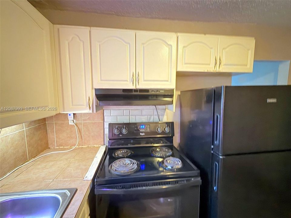 En Venta: $375,000 (2 camas, 1 baños, 912 Pies cuadrados)