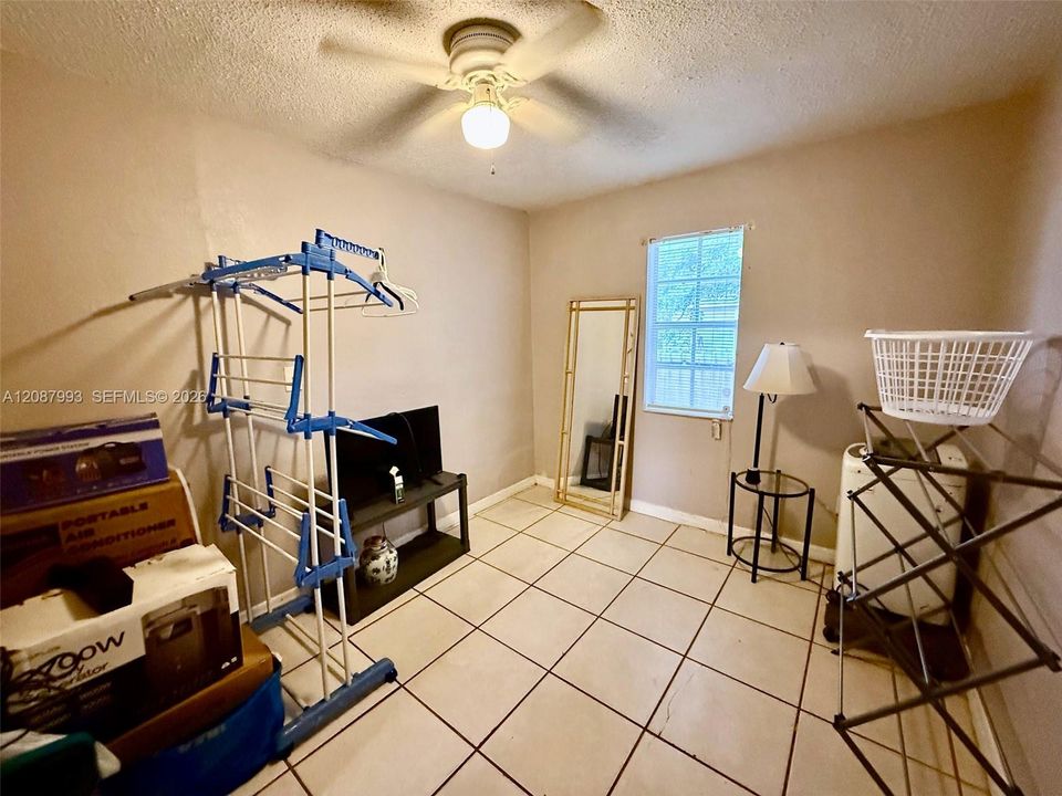 En Venta: $375,000 (2 camas, 1 baños, 912 Pies cuadrados)