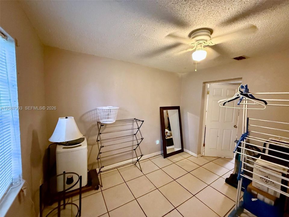 En Venta: $375,000 (2 camas, 1 baños, 912 Pies cuadrados)