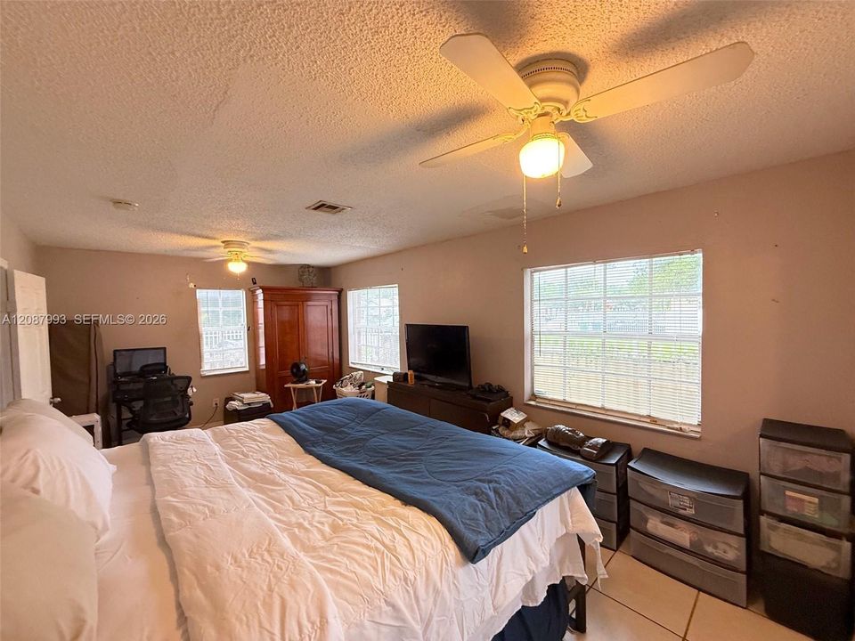 En Venta: $375,000 (2 camas, 1 baños, 912 Pies cuadrados)
