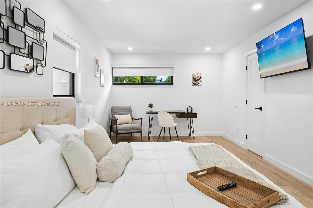 For Rent: $7,500 (3 beds, 2 baths, 1295 Square Feet)