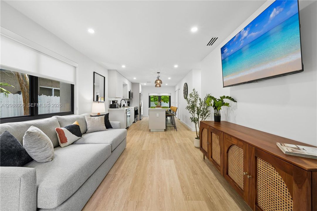 For Rent: $7,500 (3 beds, 2 baths, 1295 Square Feet)