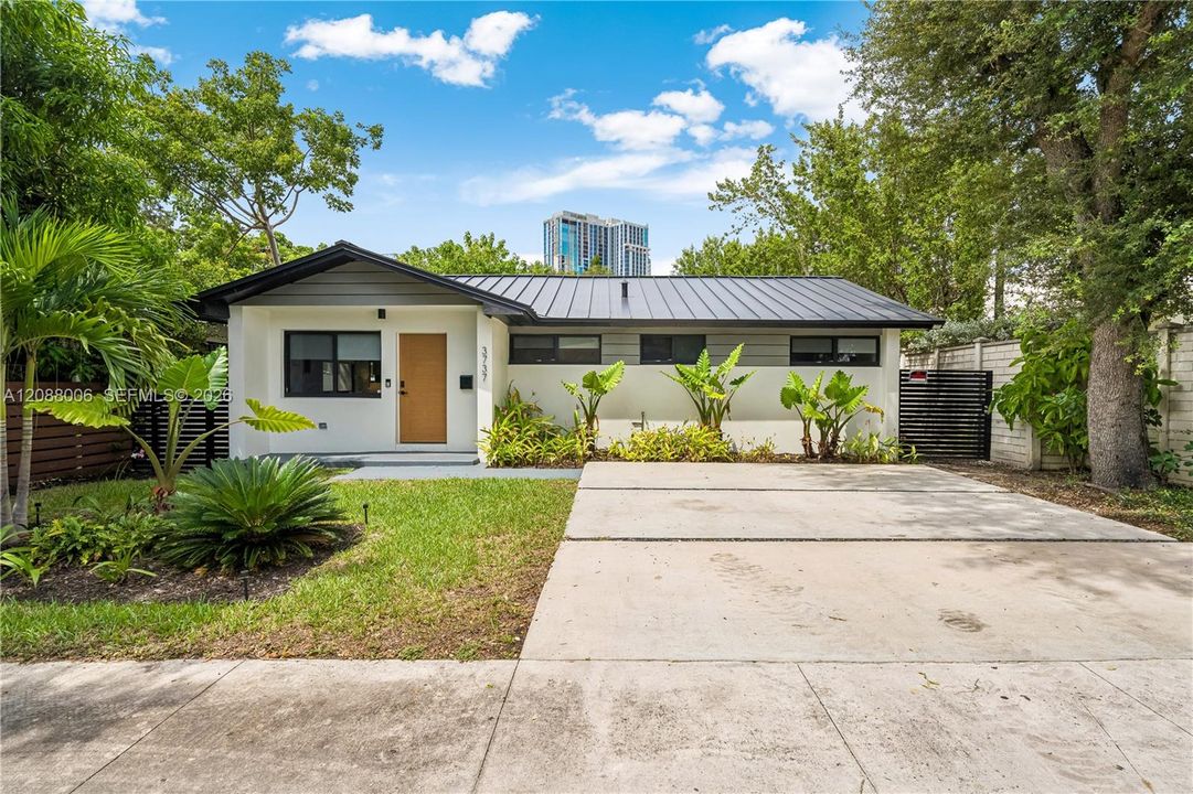 For Rent: $7,500 (3 beds, 2 baths, 1295 Square Feet)