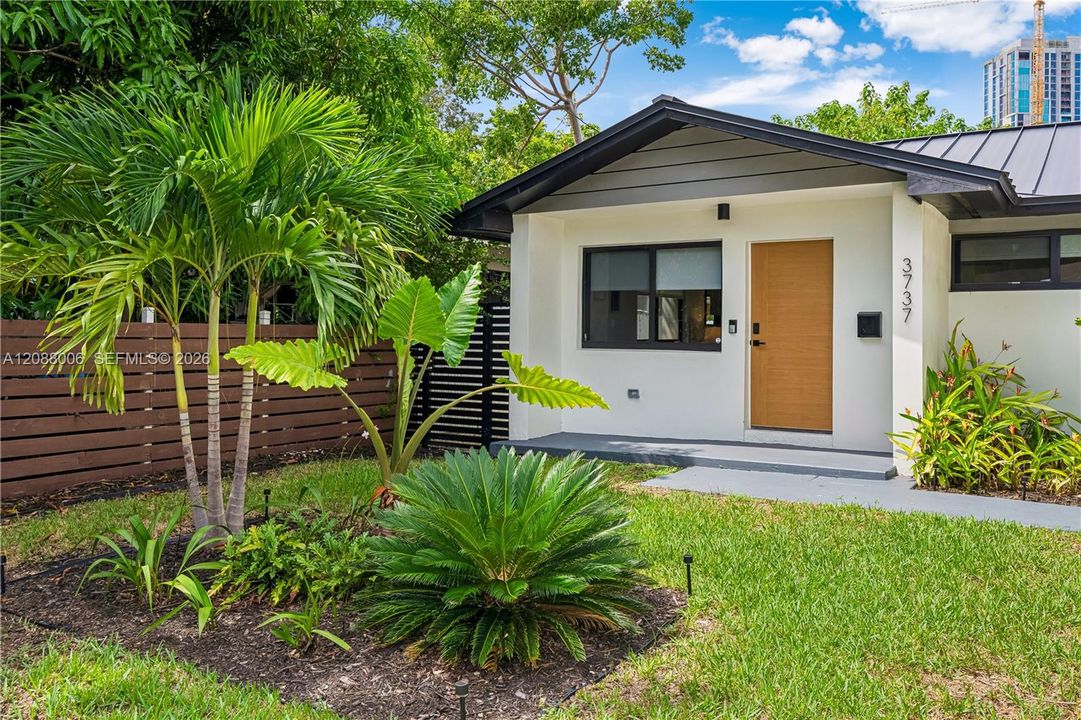 For Rent: $7,500 (3 beds, 2 baths, 1295 Square Feet)
