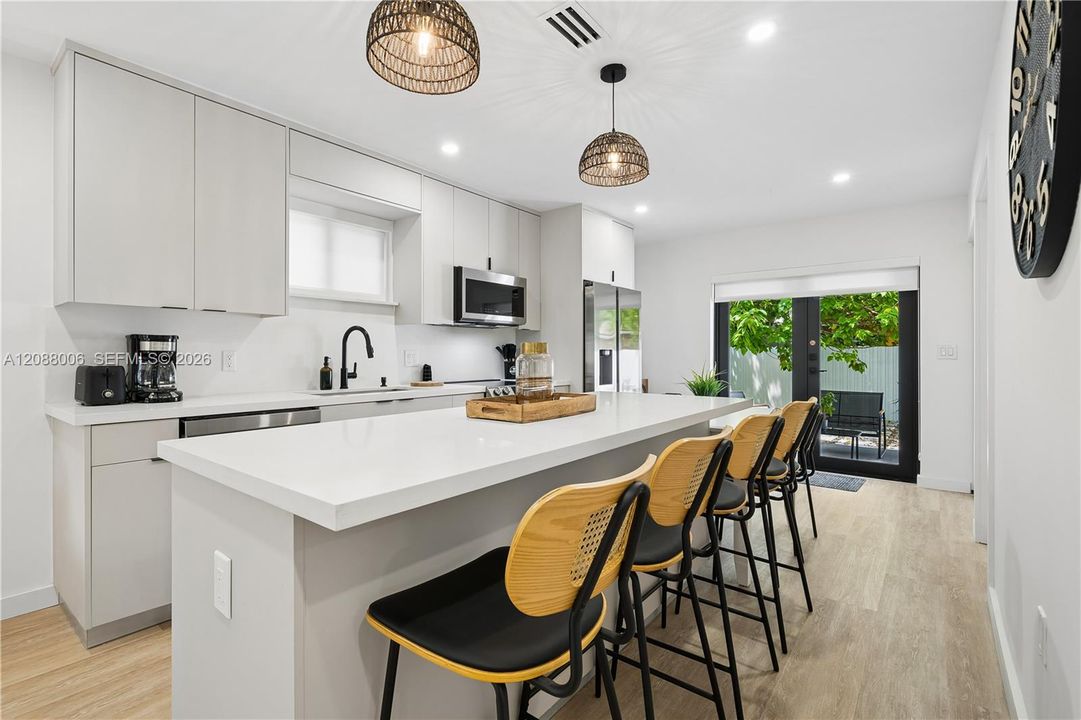 For Rent: $7,500 (3 beds, 2 baths, 1295 Square Feet)