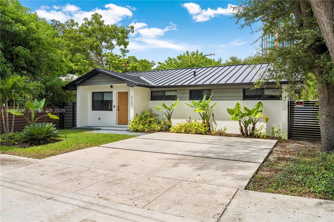 For Rent: $7,500 (3 beds, 2 baths, 1295 Square Feet)