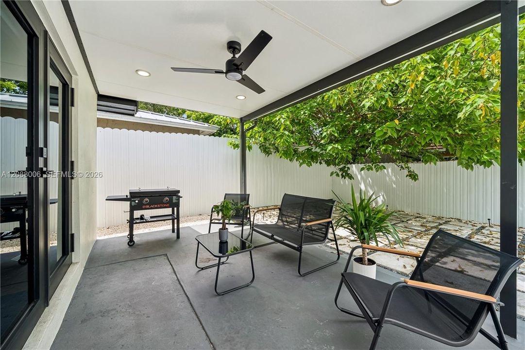 For Rent: $7,500 (3 beds, 2 baths, 1295 Square Feet)