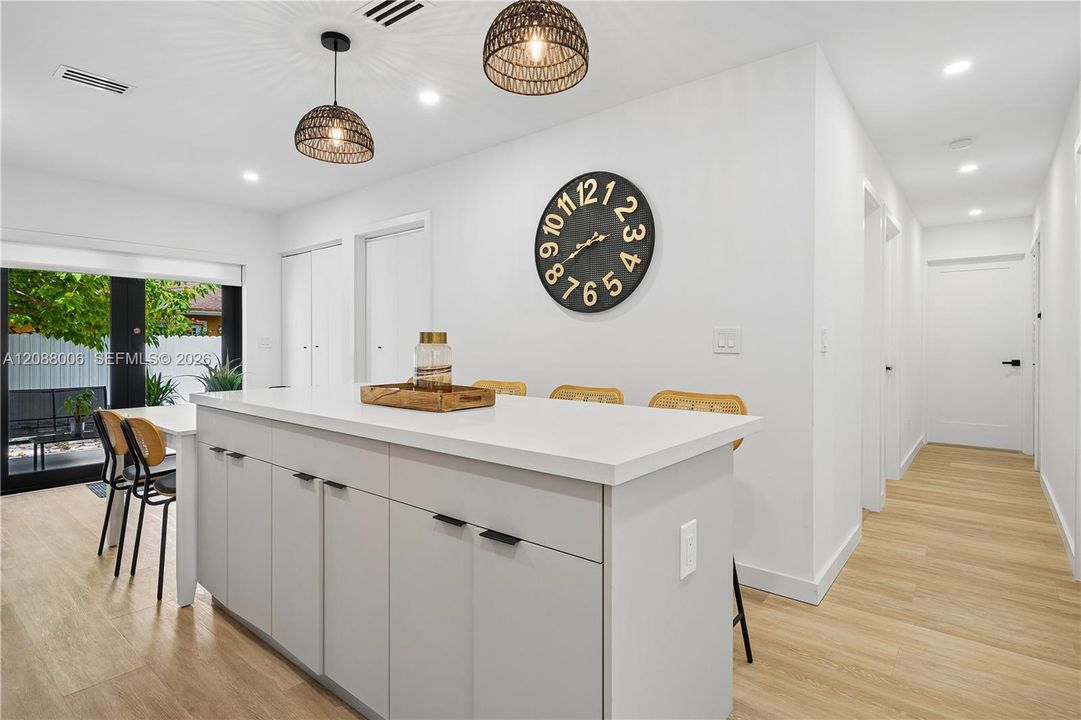For Rent: $7,500 (3 beds, 2 baths, 1295 Square Feet)