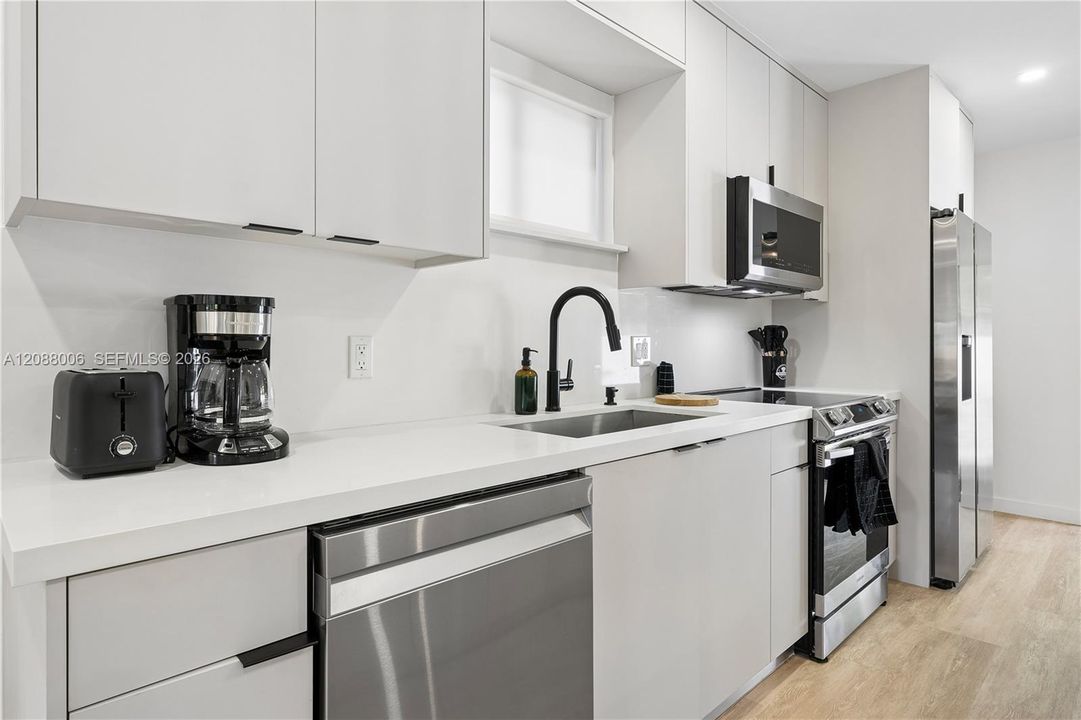 For Rent: $7,500 (3 beds, 2 baths, 1295 Square Feet)
