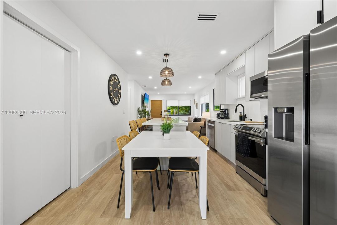 For Rent: $7,500 (3 beds, 2 baths, 1295 Square Feet)