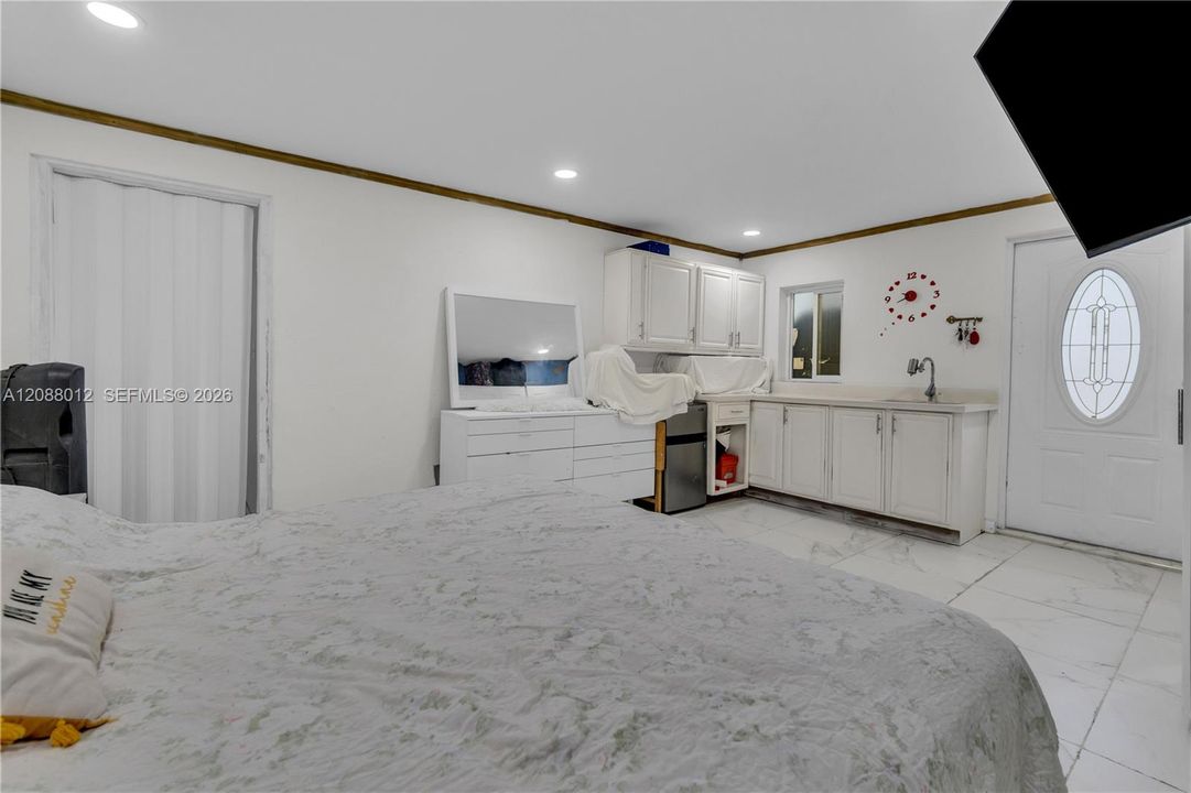 For Sale: $599,999 (4 beds, 3 baths, 1386 Square Feet)