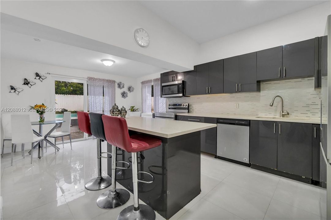 For Sale: $599,999 (4 beds, 3 baths, 1386 Square Feet)