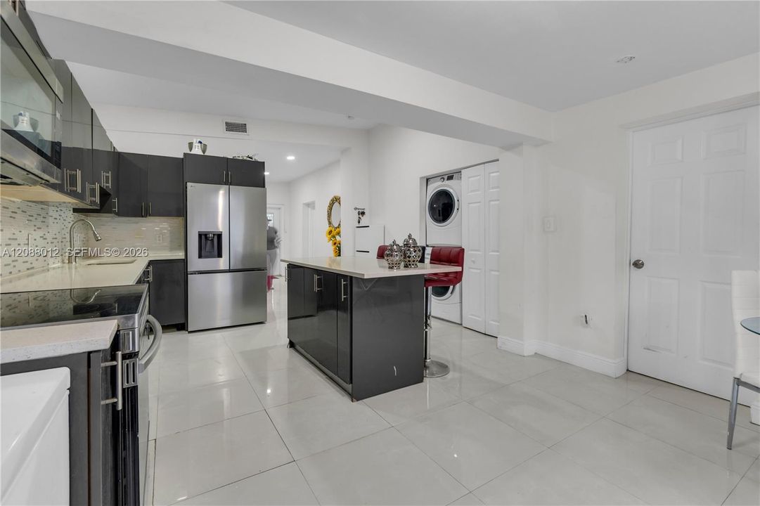 For Sale: $599,999 (4 beds, 3 baths, 1386 Square Feet)
