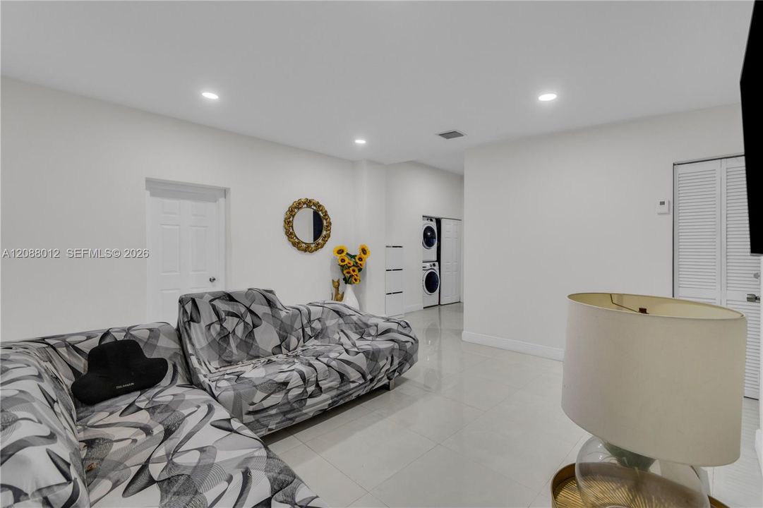 For Sale: $599,999 (4 beds, 3 baths, 1386 Square Feet)