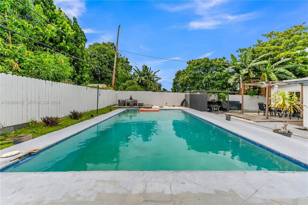 For Sale: $599,999 (4 beds, 3 baths, 1386 Square Feet)