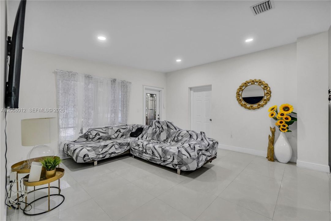 For Sale: $599,999 (4 beds, 3 baths, 1386 Square Feet)