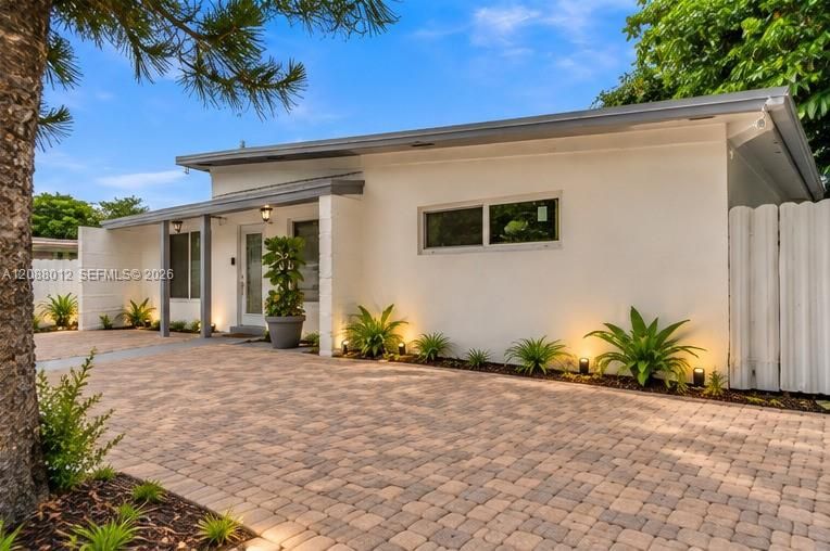 For Sale: $599,999 (4 beds, 3 baths, 1386 Square Feet)