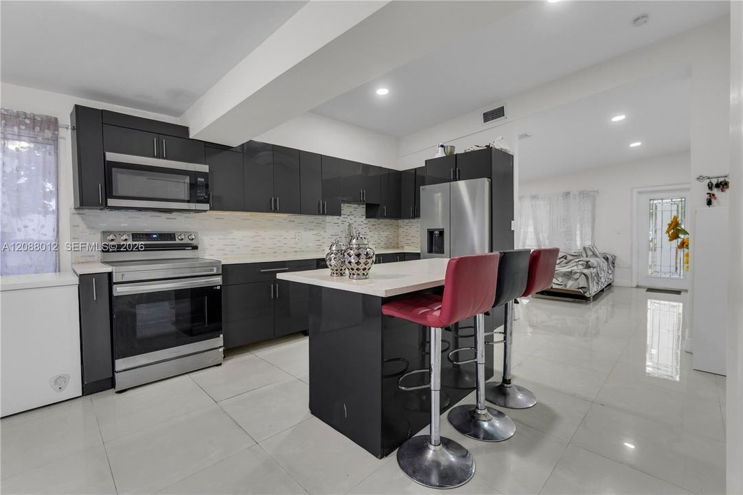 For Sale: $599,999 (4 beds, 3 baths, 1386 Square Feet)