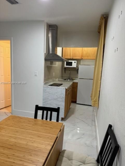 В аренду: $1,400 (1 спален, 1 ванн, 2031 Квадратных фут)