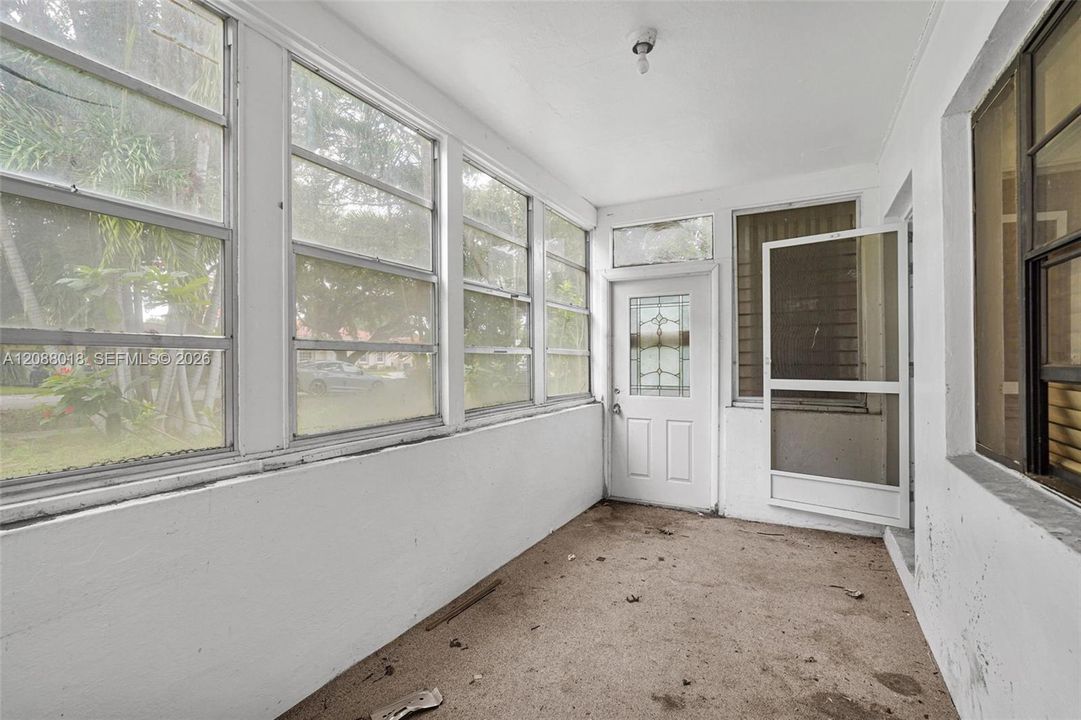 For Sale: $630,000 (2 beds, 1 baths, 1150 Square Feet)