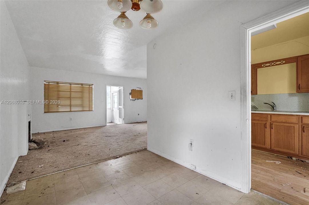For Sale: $630,000 (2 beds, 1 baths, 1150 Square Feet)