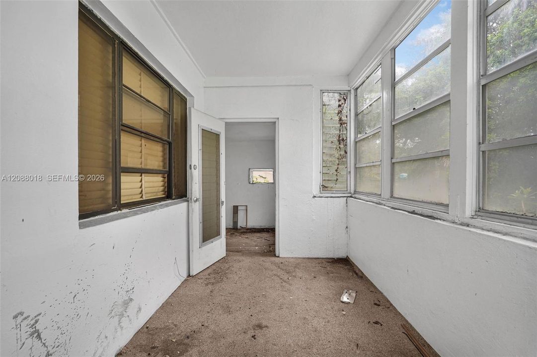 For Sale: $630,000 (2 beds, 1 baths, 1150 Square Feet)