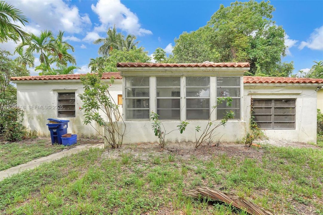 For Sale: $630,000 (2 beds, 1 baths, 1150 Square Feet)
