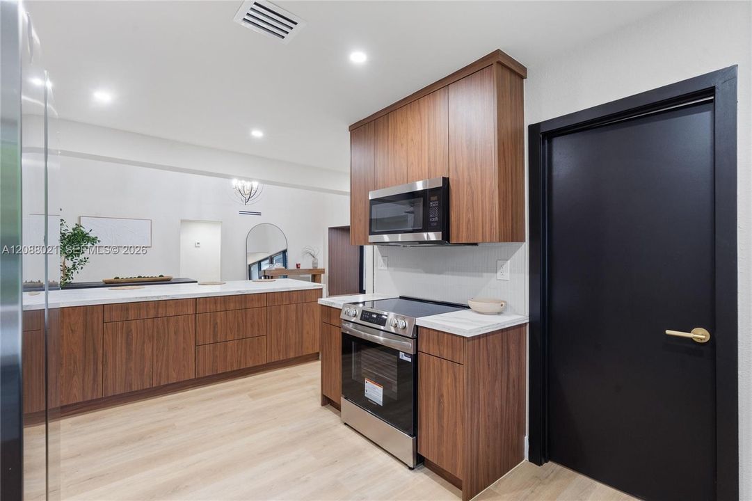 На продажу: $649,000 (3 спален, 2 ванн, 1803 Квадратных фут)