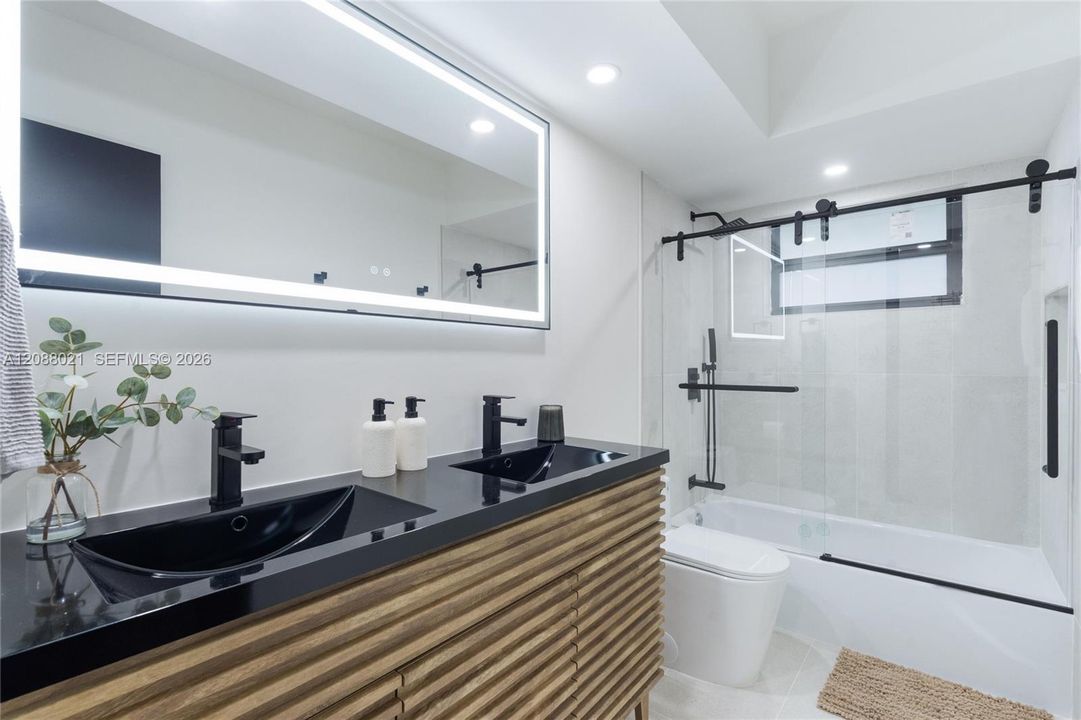 На продажу: $649,000 (3 спален, 2 ванн, 1803 Квадратных фут)