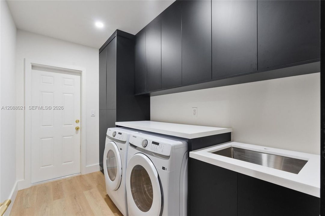 На продажу: $649,000 (3 спален, 2 ванн, 1803 Квадратных фут)