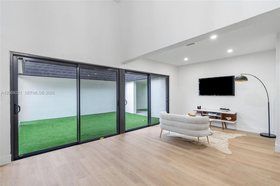 На продажу: $649,000 (3 спален, 2 ванн, 1803 Квадратных фут)