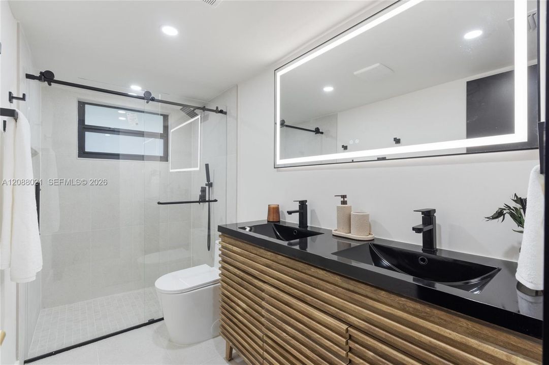 На продажу: $649,000 (3 спален, 2 ванн, 1803 Квадратных фут)