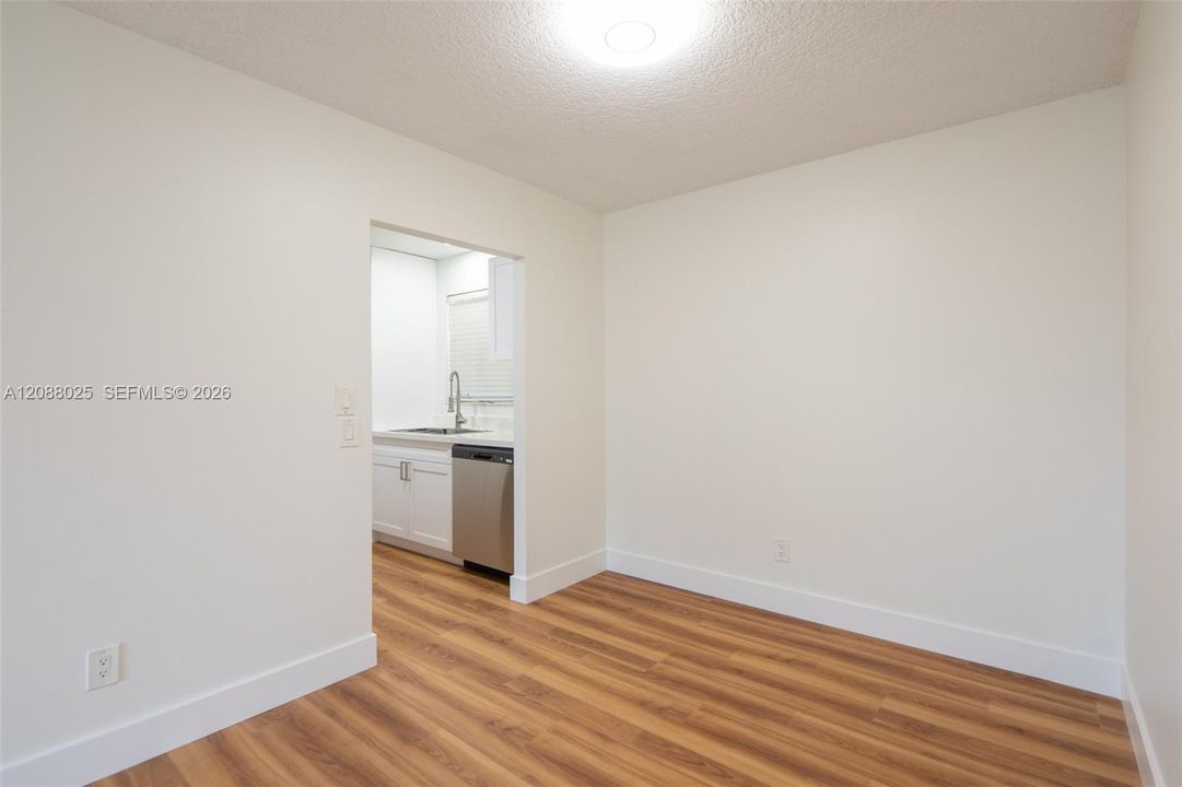 For Rent: $2,300 (2 beds, 2 baths, 827 Square Feet)