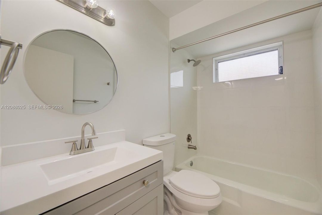 For Rent: $2,300 (2 beds, 2 baths, 827 Square Feet)