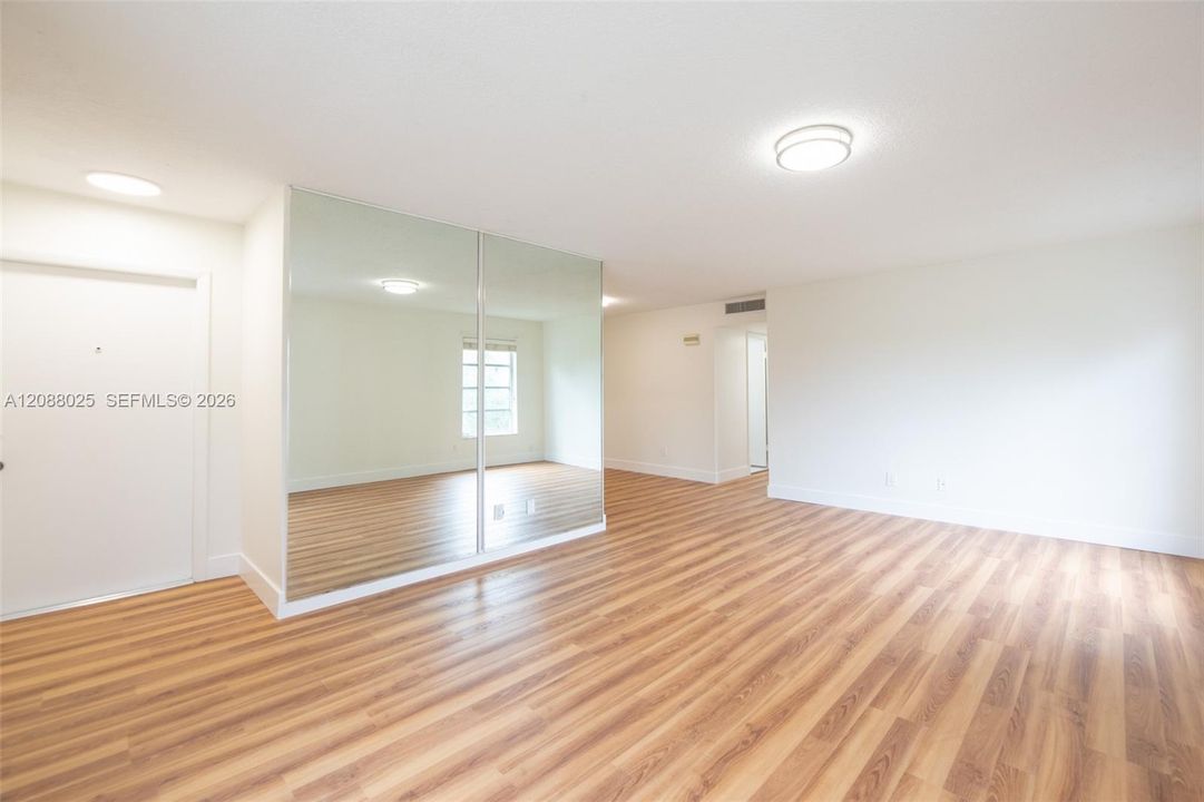 For Rent: $2,300 (2 beds, 2 baths, 827 Square Feet)