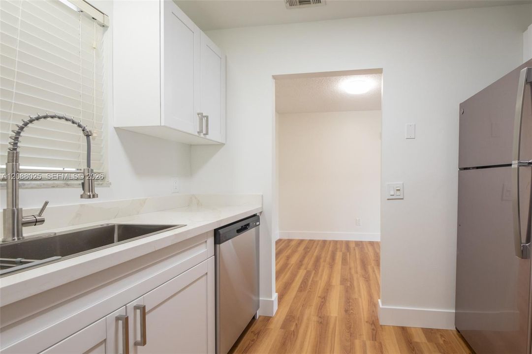 For Rent: $2,300 (2 beds, 2 baths, 827 Square Feet)