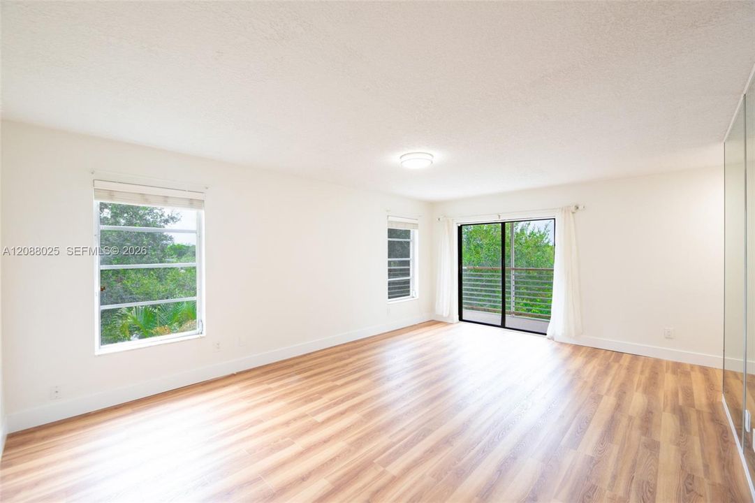 For Rent: $2,300 (2 beds, 2 baths, 827 Square Feet)