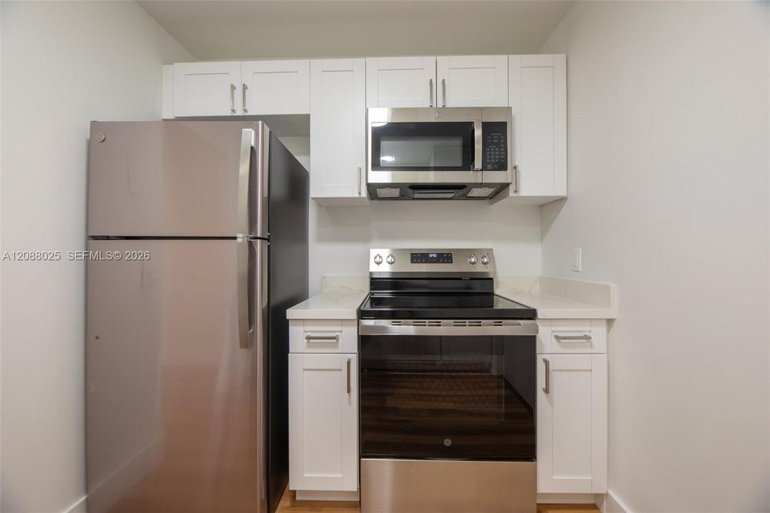 For Rent: $2,300 (2 beds, 2 baths, 827 Square Feet)