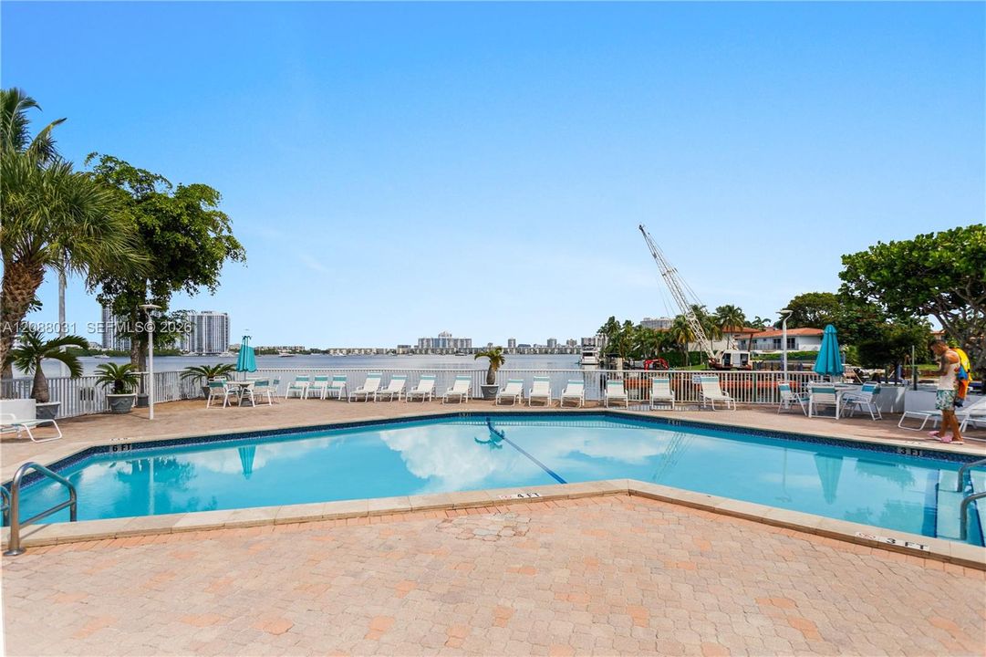 En Venta: $274,900 (1 camas, 1 baños, 710 Pies cuadrados)