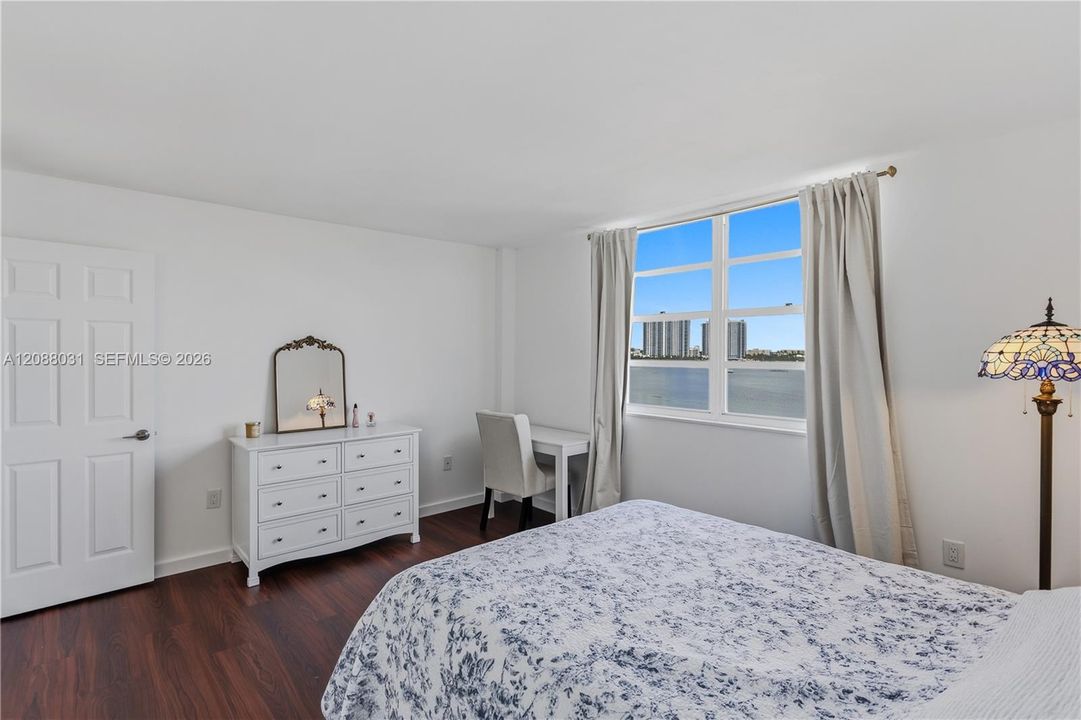En Venta: $274,900 (1 camas, 1 baños, 710 Pies cuadrados)
