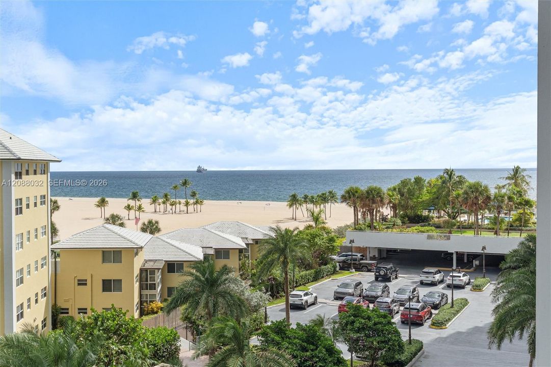 For Sale: $599,000 (1 beds, 1 baths, 1297 Square Feet)