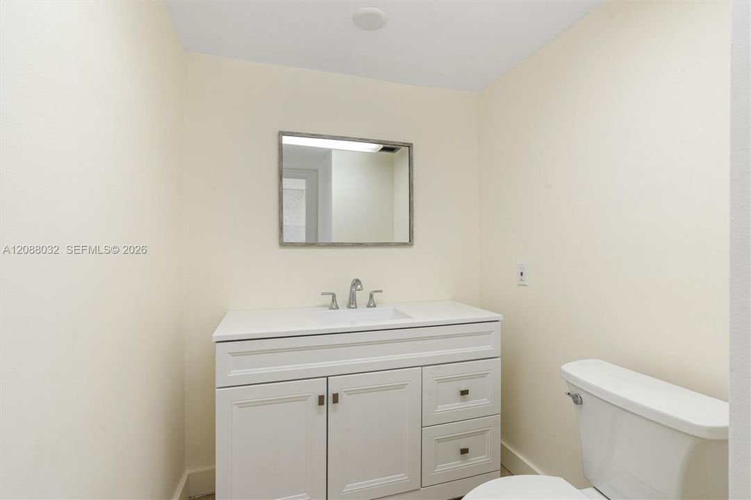 For Sale: $599,000 (1 beds, 1 baths, 1297 Square Feet)