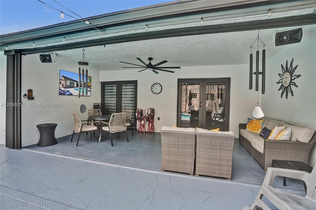 For Sale: $775,000 (4 beds, 2 baths, 1943 Square Feet)